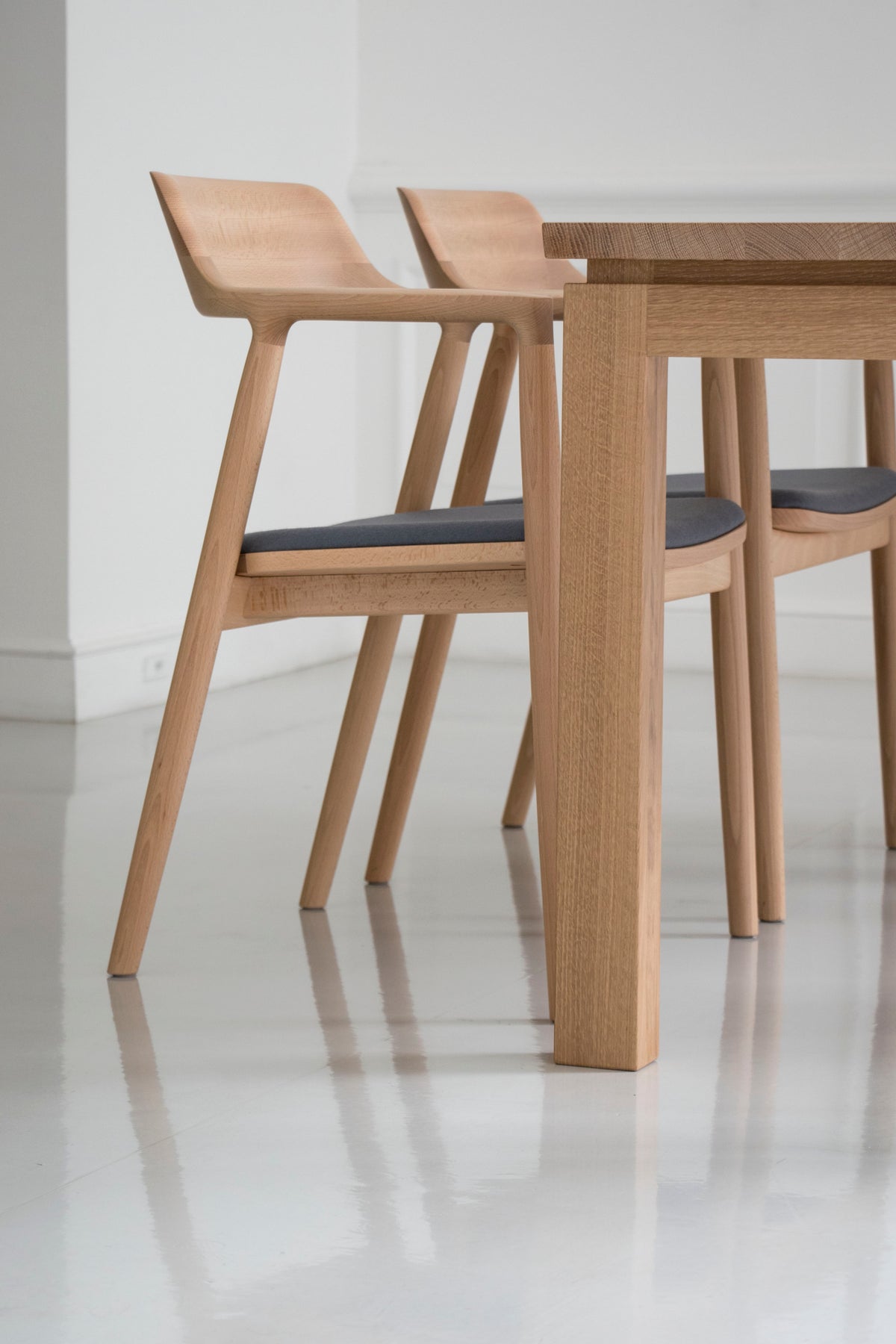 W1500mm（ムク天板）×HIROSHIMAアームチェア